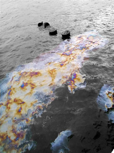 does oil still leak from the uss arizona|The Macabre Reason Oil Continues To Leak Into。